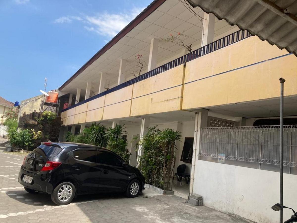 Hotel Surya Citra Jogja A Mitra Reddoorz Джокьякарта Экстерьер фото