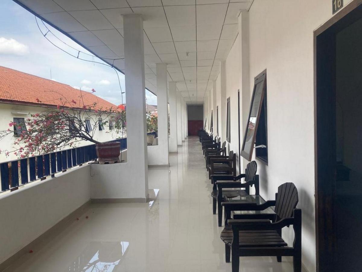 Hotel Surya Citra Jogja A Mitra Reddoorz Джокьякарта Экстерьер фото